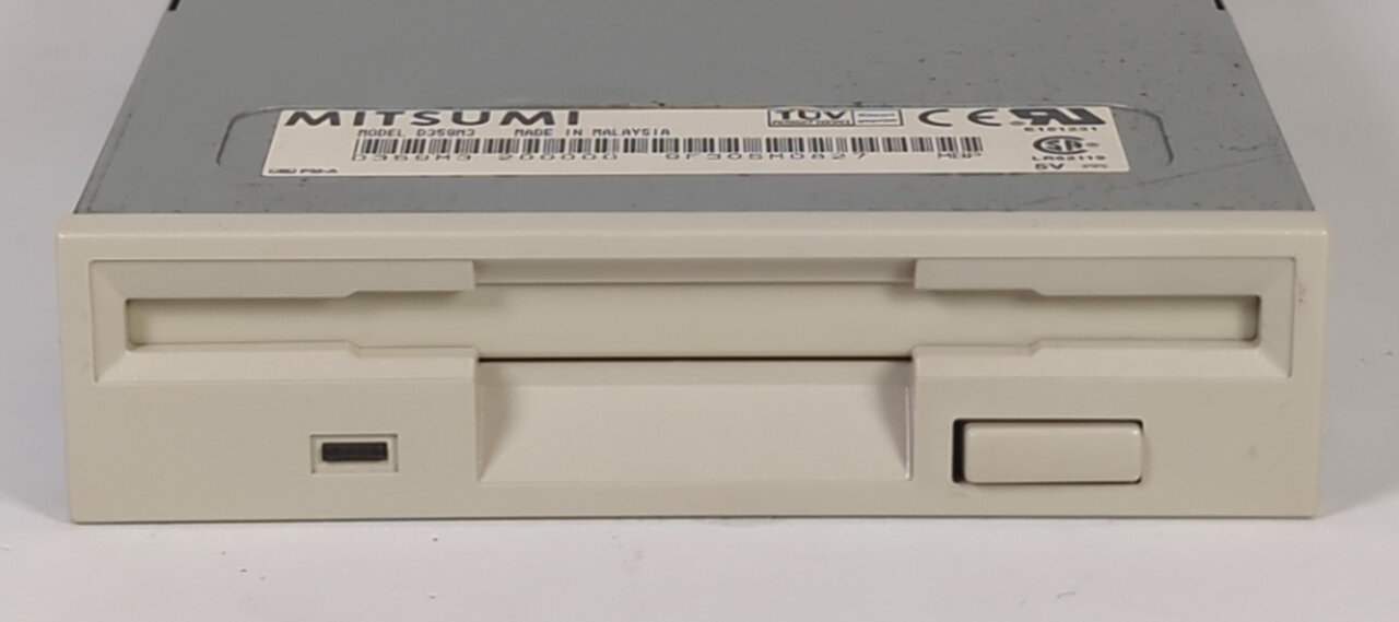 A clean 3.5" floppy drive